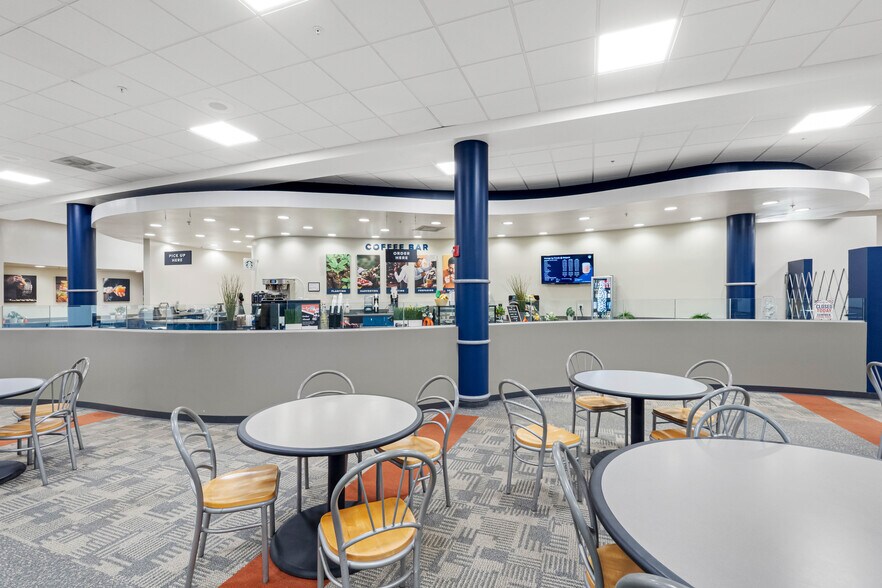 More Photos Of 5701 E Hillsborough Ave, Tampa Office For Lease