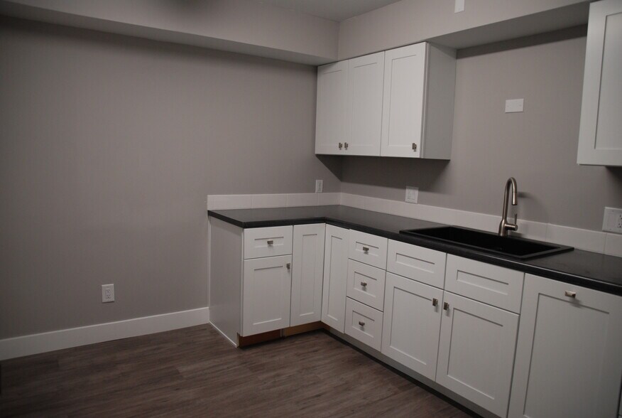 More Photos Of 1314 Barnhart Rd, Troy Office For Lease