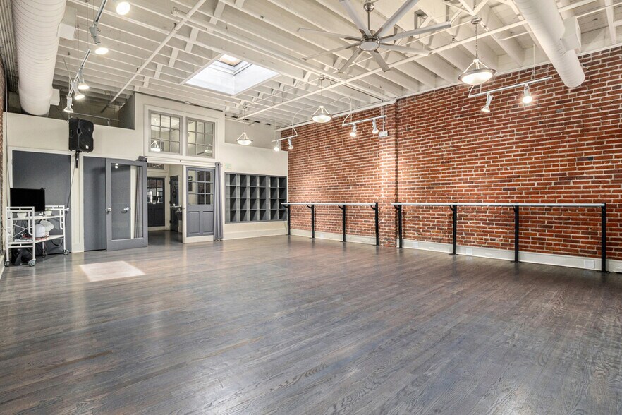 More Photos Of 1917 Market St, Denver Storefront For Sale