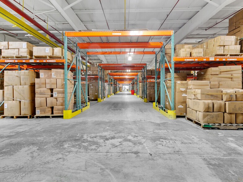 More Photos Of 16 Swamscott St, Newfields Warehouse For Lease