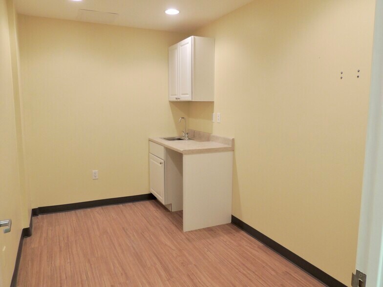 More Photos Of 100 S Highland Ave, Ossining Office For Lease