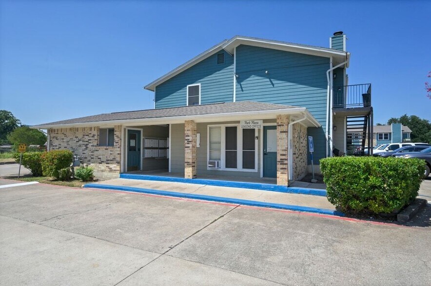 More Photos Of 829 Park Plz, Austin Apartments For Sale