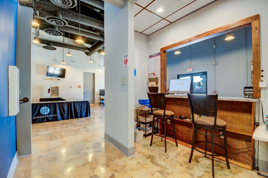 More Photos Of 5819 10th St, Katy Storefront For Sale