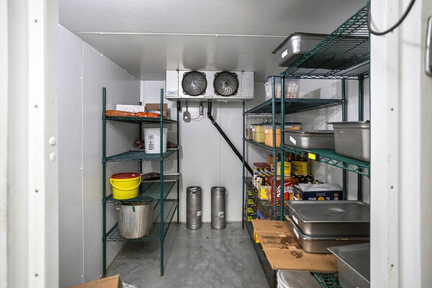 More Photos Of 762 Veterans Pky, Hinesville Restaurant For Sale