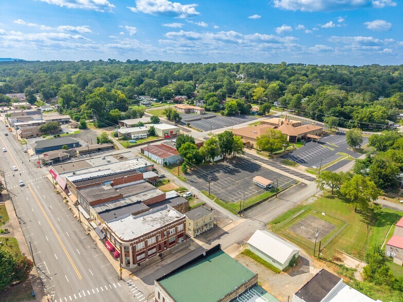 More Photos Of 104 N 3rd St, Heber Springs Office For Sale
