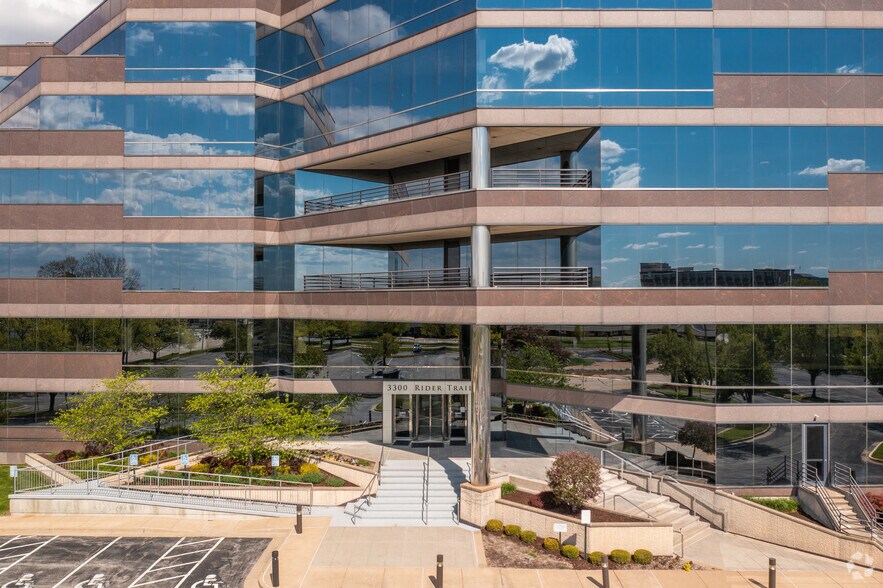 More Photos Of 3300 Rider Trail S, Earth City Office For Lease