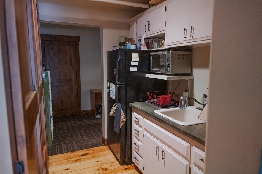 More Photos Of 11020 Trails End Ct, Truckee Flex For Lease