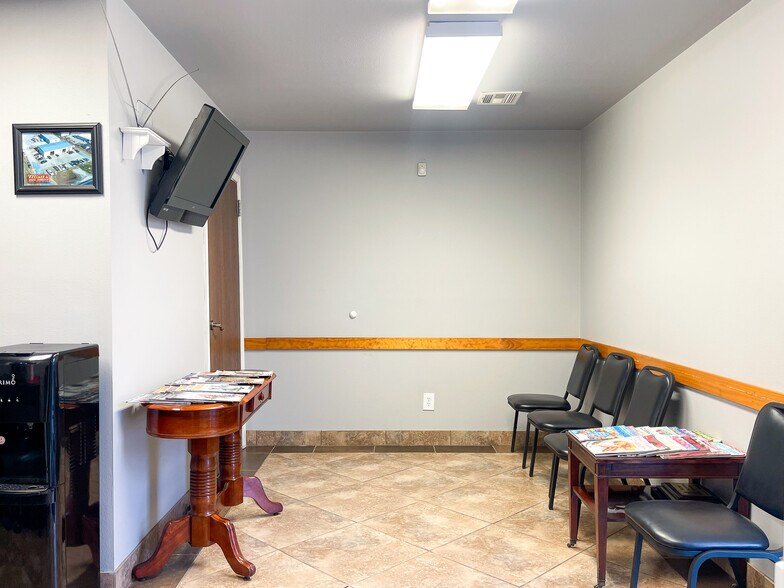 More Photos Of 912 SW 15th St, Wagoner Warehouse For Sale