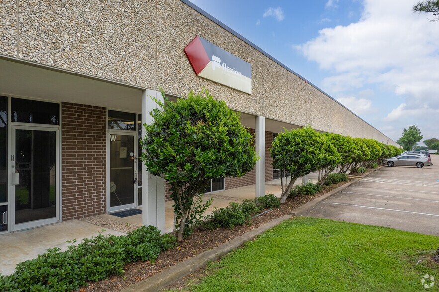 More Photos Of 2500 Central Pky, Houston Unknown For Lease