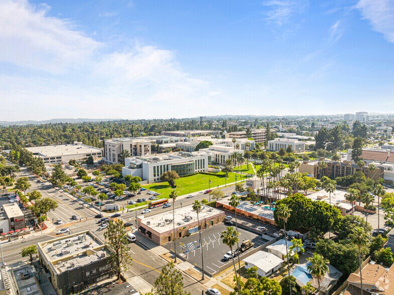 More Photos Of 1661 E Colorado Blvd, Pasadena Fast Food For Lease