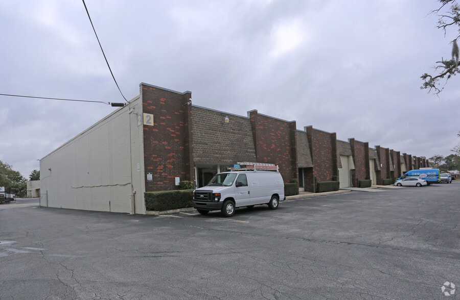 More Photos Of 6121-6131 Anno Ave, Orlando Warehouse For Lease