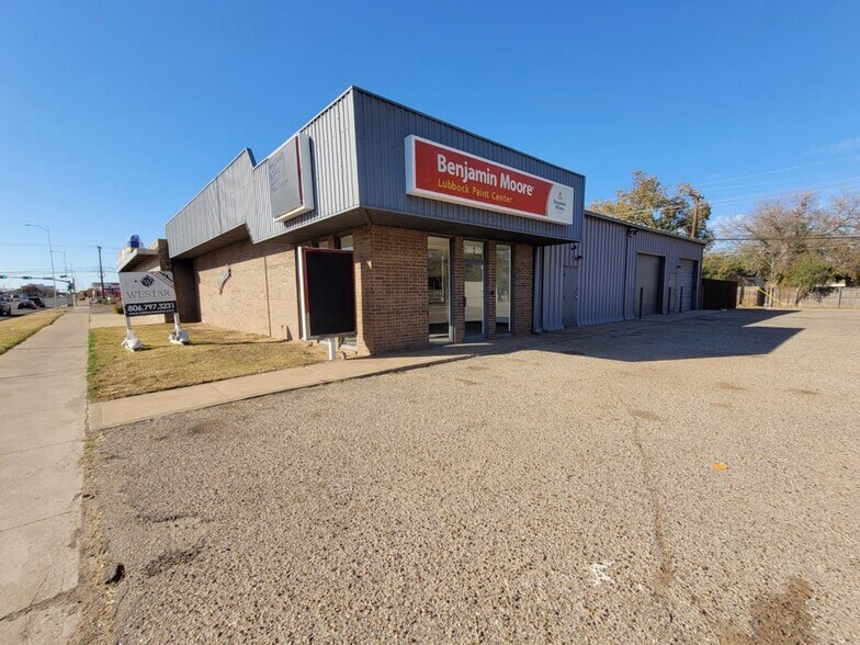 More Photos Of 2006 50th St, Lubbock Flex For Lease
