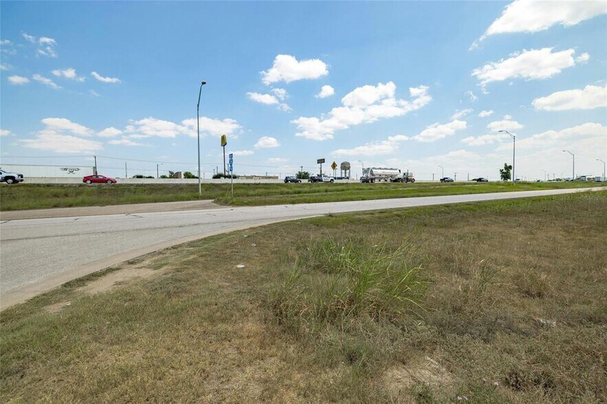 More Photos Of 576 Town Center blvd, Jarrell Land For Sale