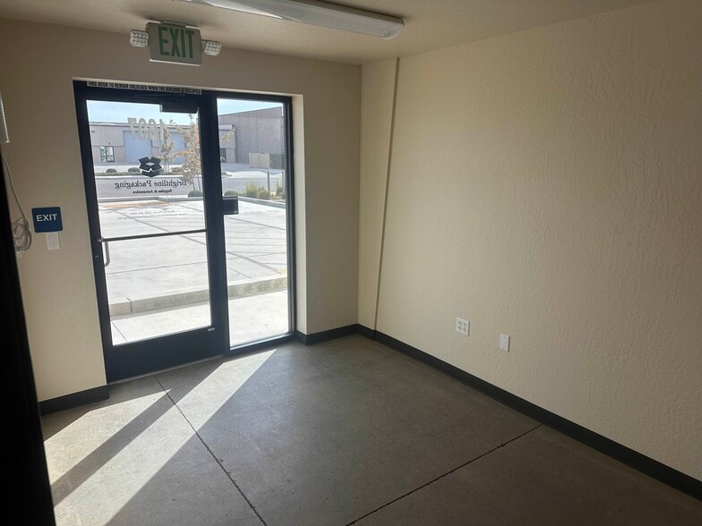 More Photos Of 1601-1621 Olympic Dr, Turlock Warehouse For Lease