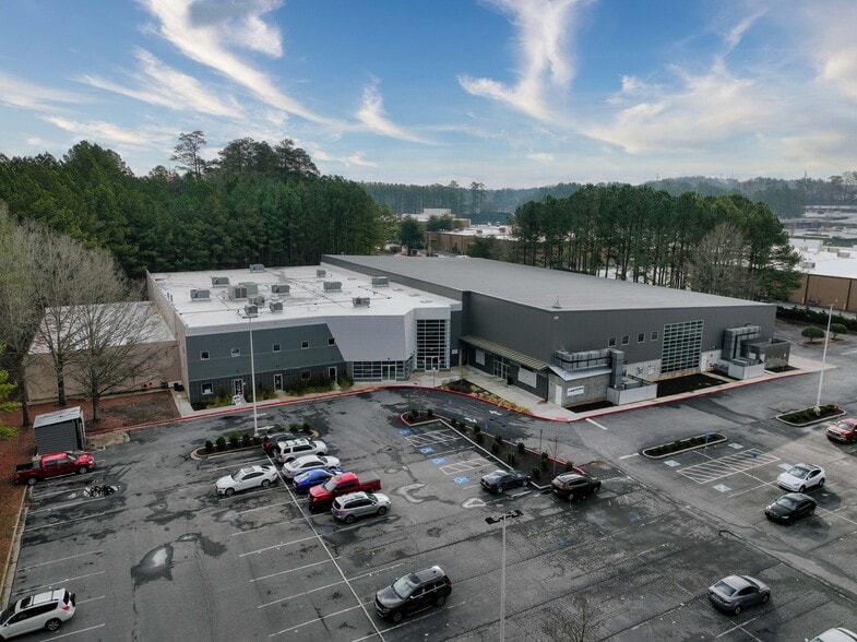 More Photos Of 2600 Prado Ln, Marietta Health Club For Lease