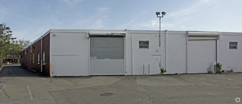 More Photos Of 1388-1390 Jerusalem Ave, North Merrick Warehouse For Lease
