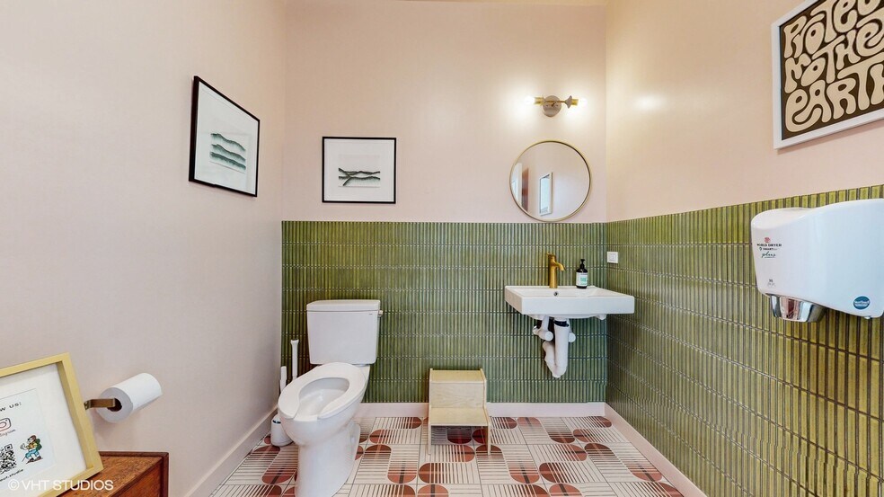 More Photos Of 3256 W Bryn Mawr Ave, Chicago General Retail For Lease