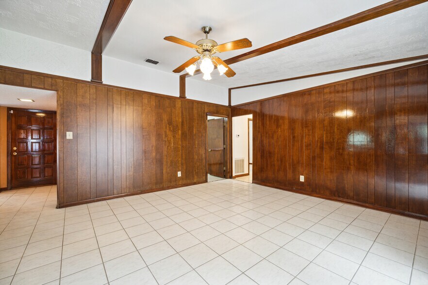More Photos Of 1631 Gault Rd, Houston Flex For Sale