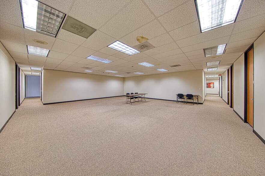More Photos Of 1300 N Sam Houston Pky E, Houston Office Residential For Lease