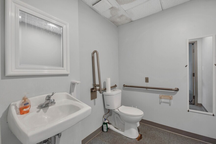 More Photos Of 250 Main St, Hartford Apartments For Lease