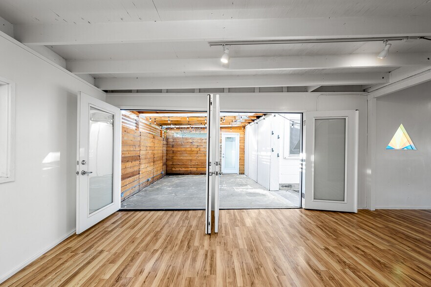 More Photos Of 422 N Coast Highway 101, Encinitas Storefront For Lease
