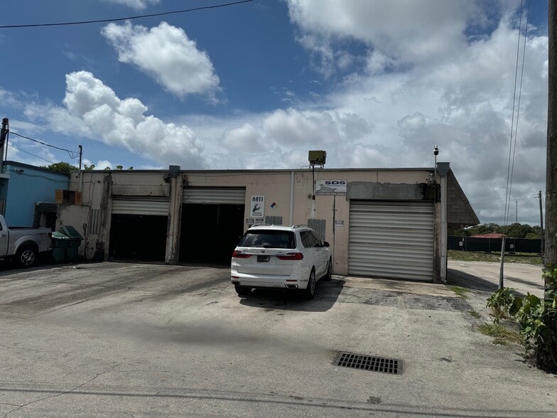 More Photos Of 2355 NW 30th St, Oakland Park Warehouse For Sale
