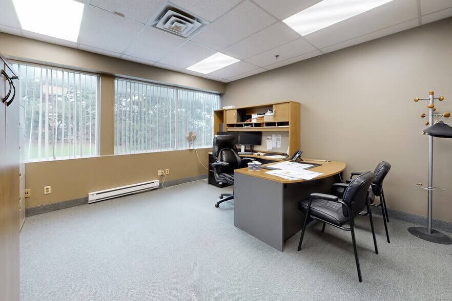 More Photos Of 45 Mcintosh Dr, Markham Office For Sale