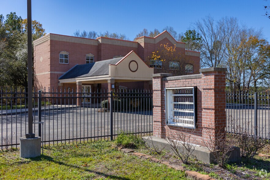 More Photos Of 2101 S Loop 336 W, Conroe Office For Lease