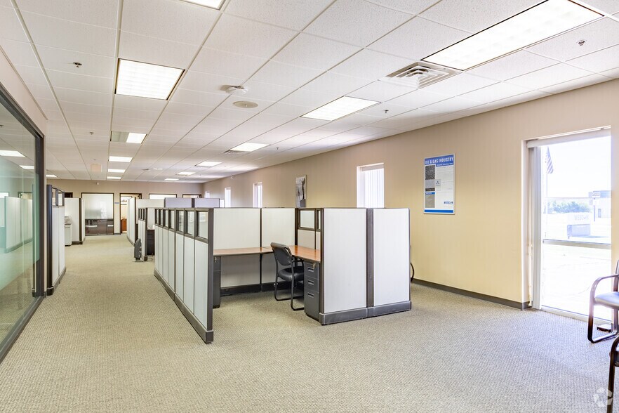 More Photos Of 2810 S West St, Wichita Manufacturing For Sale