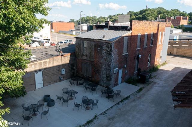 More Photos Of 854 Washington St, Burlington Bar For Sale