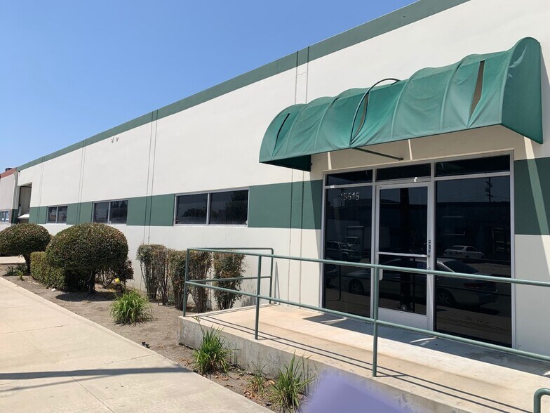 More Photos Of 15505-15515 Minnesota Ave, Paramount Warehouse For Lease