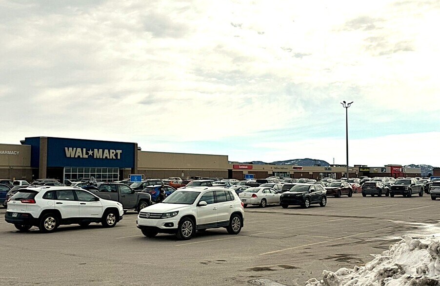 More Photos Of 42 Queen St, Stephenville General Retail For Lease