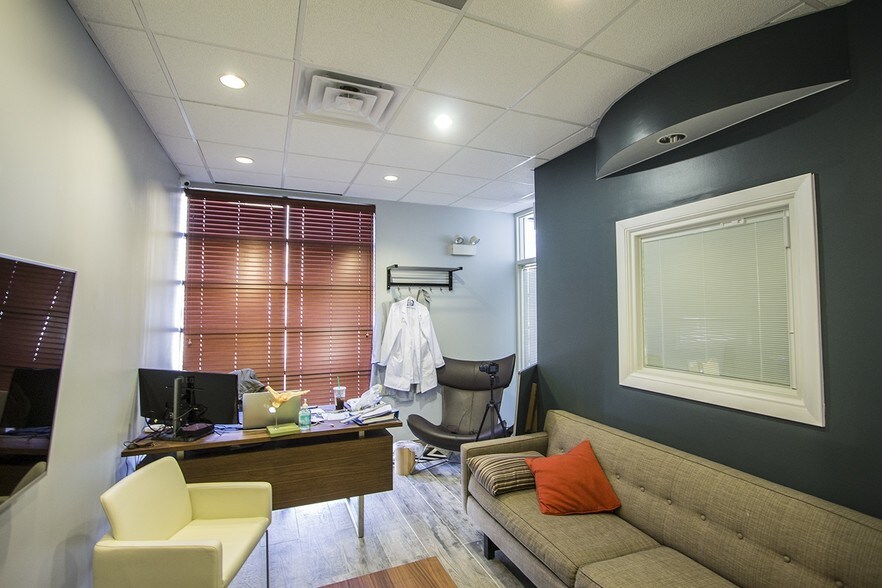 More Photos Of 7319-7321 W North Ave, River Forest Medical For Sale