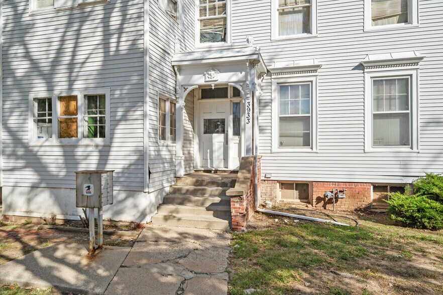 More Photos Of 3933 Warwick Blvd, Kansas City Apartments For Sale