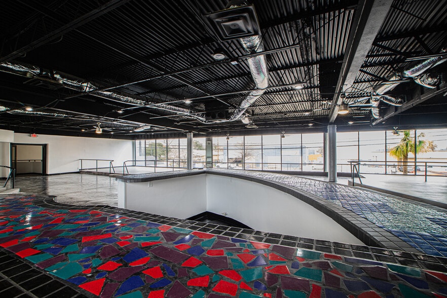 More Photos Of 802 Crosstimbers, Houston General Retail For Sale