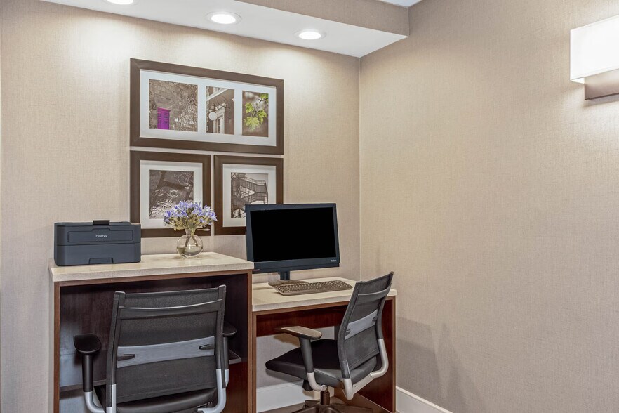 More Photos Of 1030 E 23rd St, Panama City Hotel For Sale