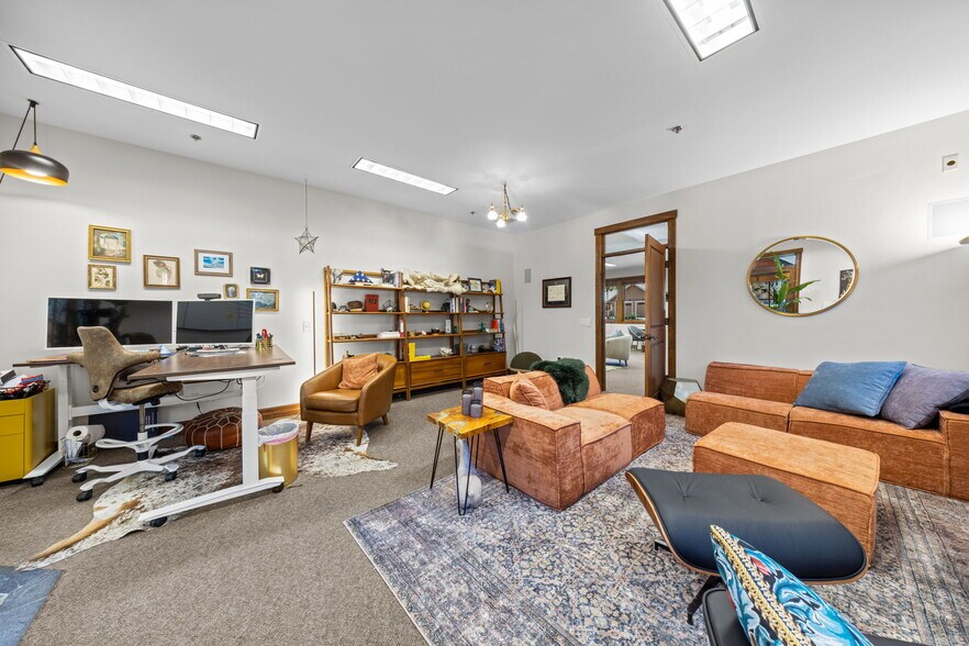 More Photos Of 750 Buckaroo Trl, Sisters Office For Sale