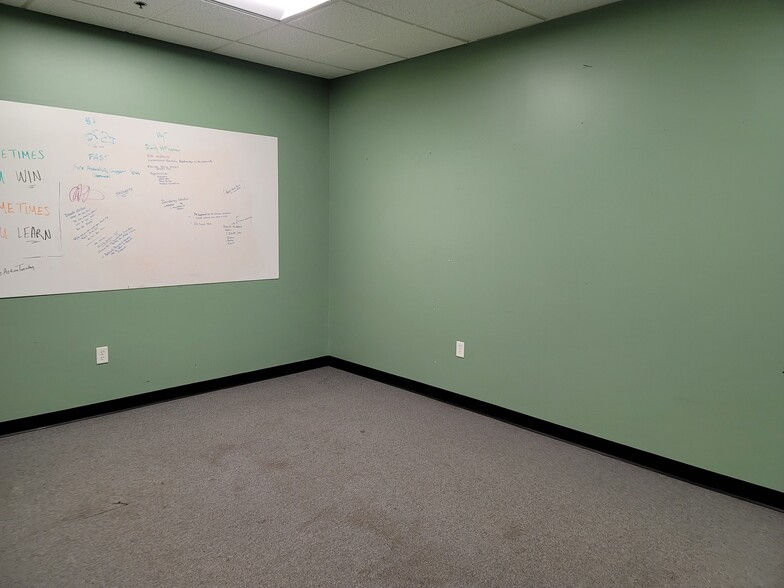 More Photos Of 362 Industrial Park Rd, Middletown Warehouse For Sale