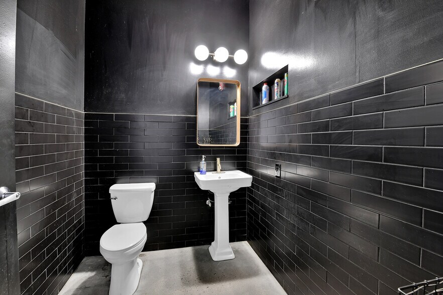 More Photos Of 4560 S Federal Blvd, Englewood Auto Repair For Sale