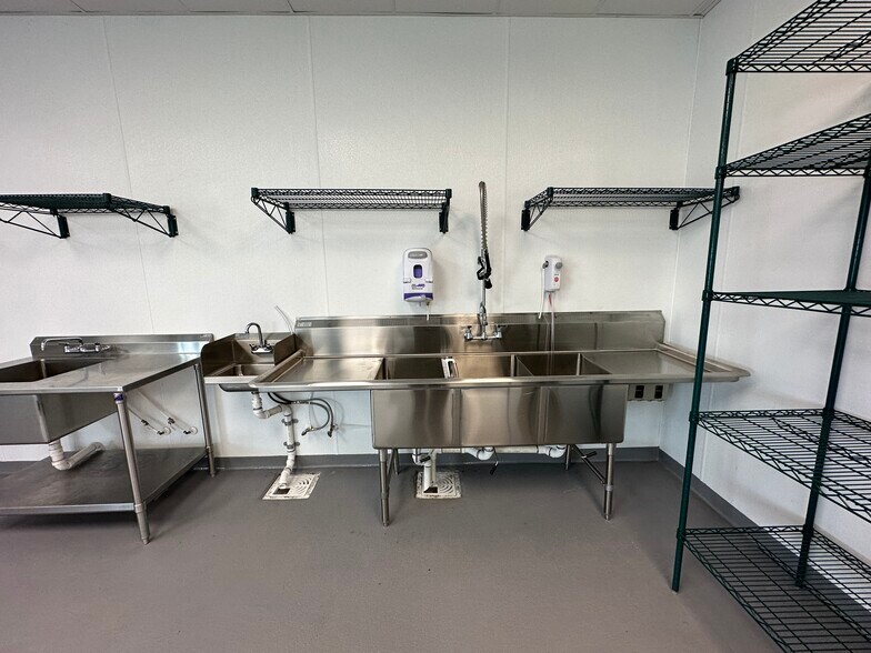 More Photos Of 401 Betty Taylor Wood, Holly Ridge Manufacturing For Lease