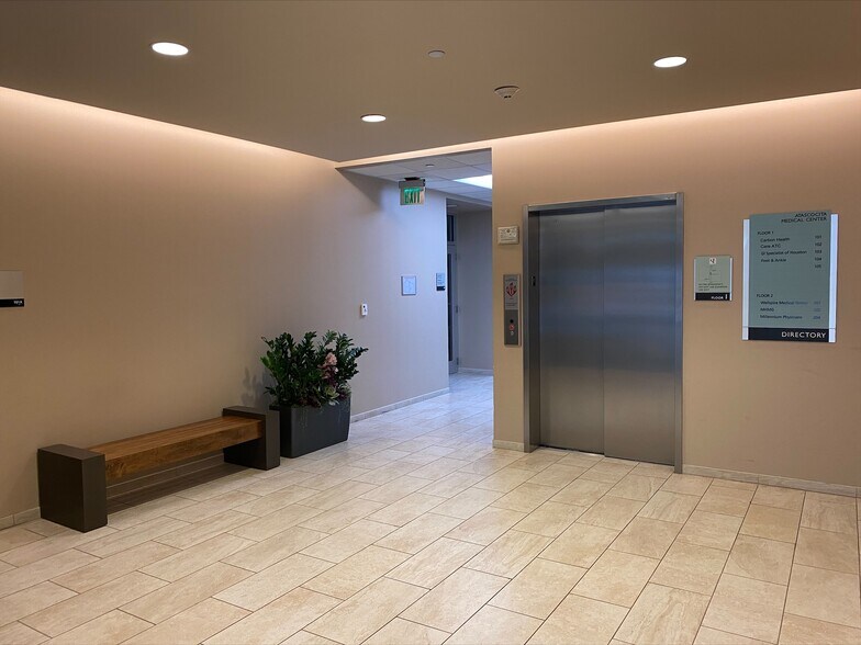 More Photos Of 17903 W Lake Houston Pky, Humble Medical For Lease