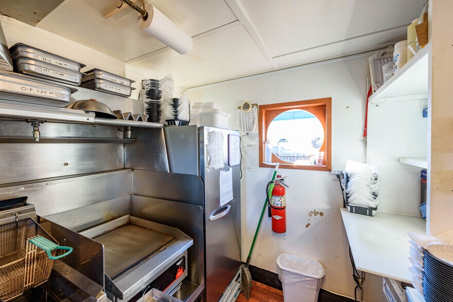 More Photos Of 102 Hall Ave, Coos Bay Restaurant For Sale