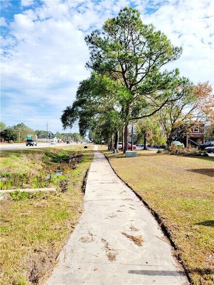 More Photos Of 1777 S Georgia Pky W, Waycross Office For Sale