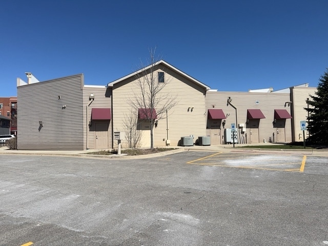 More Photos Of 11805 Main St, Huntley Restaurant For Lease