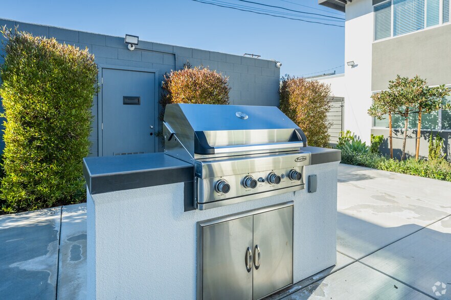 More Photos Of 2011-2013 Charle St, Costa Mesa Apartments For Sale