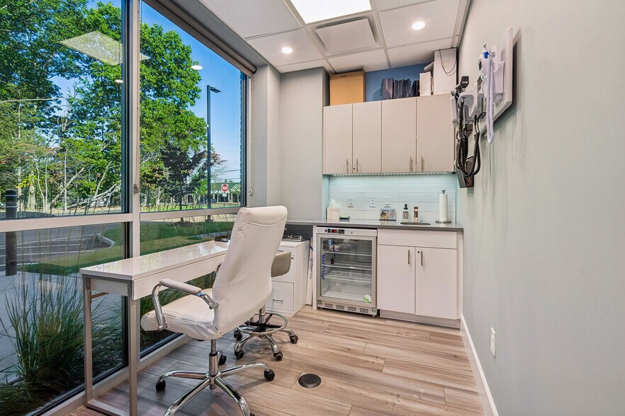 More Photos Of 55 Willow Ln, Marlboro Medical For Lease