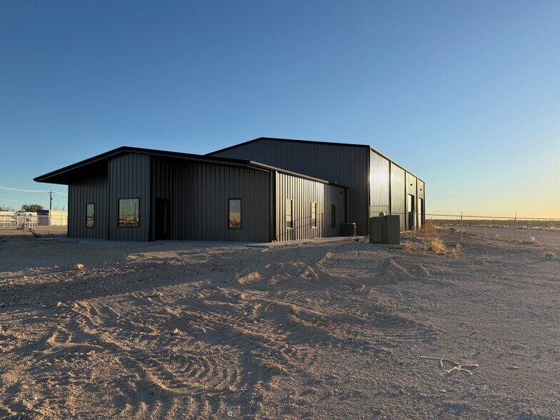 Primary Photo Of 4728 TX-18, Monahans Warehouse For Sale