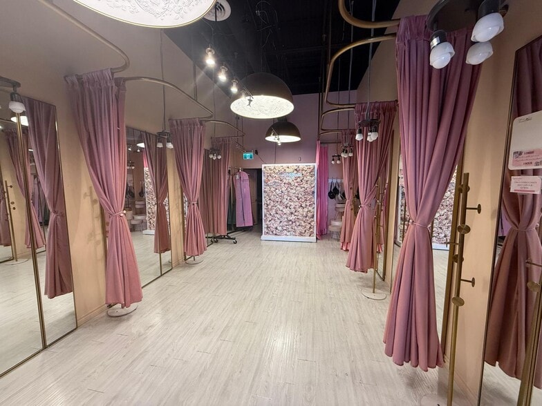 More Photos Of 2900 Gibford Dr, Ottawa Storefront Retail Office For Sale