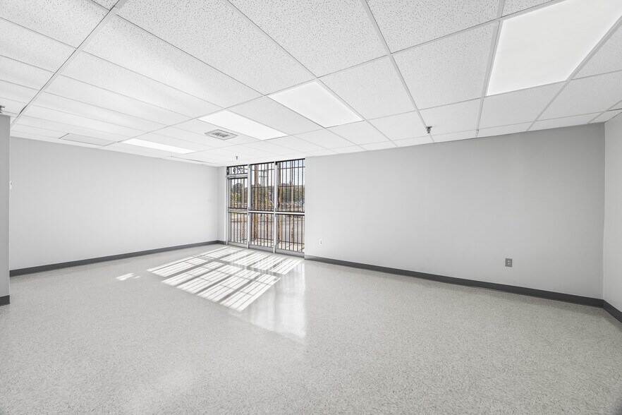 More Photos Of 761-795 S Danny Thomas Blvd, Memphis Distribution For Lease