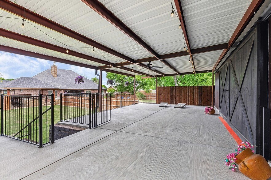 More Photos Of 7839 Blanchard Way, Fort Worth Specialty For Sale